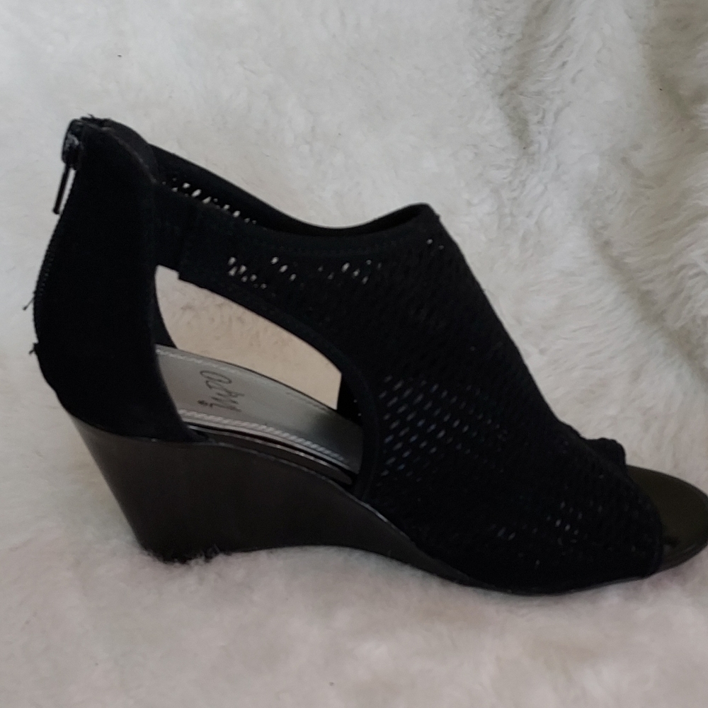 IMPO size 8 black sued wedge heels